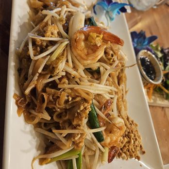 Koon Thai Restaurant - Pad Thai shrimp - Thai Near Me - Orlando, Florida