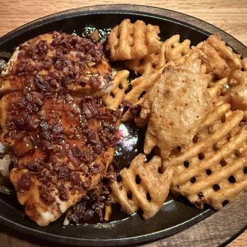Applebee's Grill + Bar - Hot Honey Glazed Chicken & Bacon Skillet - American Near Me - Hot Springs, Arkansas Applebee's Grill + Bar - Hot Honey Glazed Chicken & Bacon Skillet - American Near Me - Hot Springs, Arkansas
