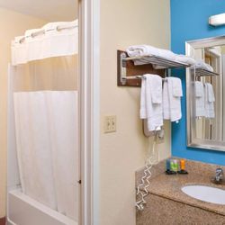 Americas Best Value Inn Batesville - Guest Bathroom