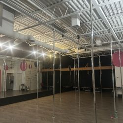 PoleFIT Revolution - Beautiful studio!