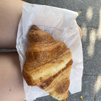 Stohrer - Croissant - Candy Stores Near Me - Paris, 75