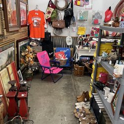 Alabama Antique Market - Pics of a booth