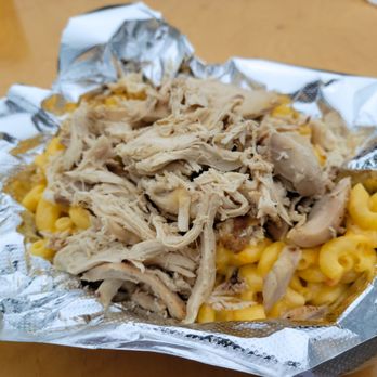 Smoked Biscuit - Pimento Mac & Cheese with Smoked Chicken - Food Trucks Near Me Smoked Biscuit - Pimento Mac & Cheese with Smoked Chicken - Food Trucks Near Me
