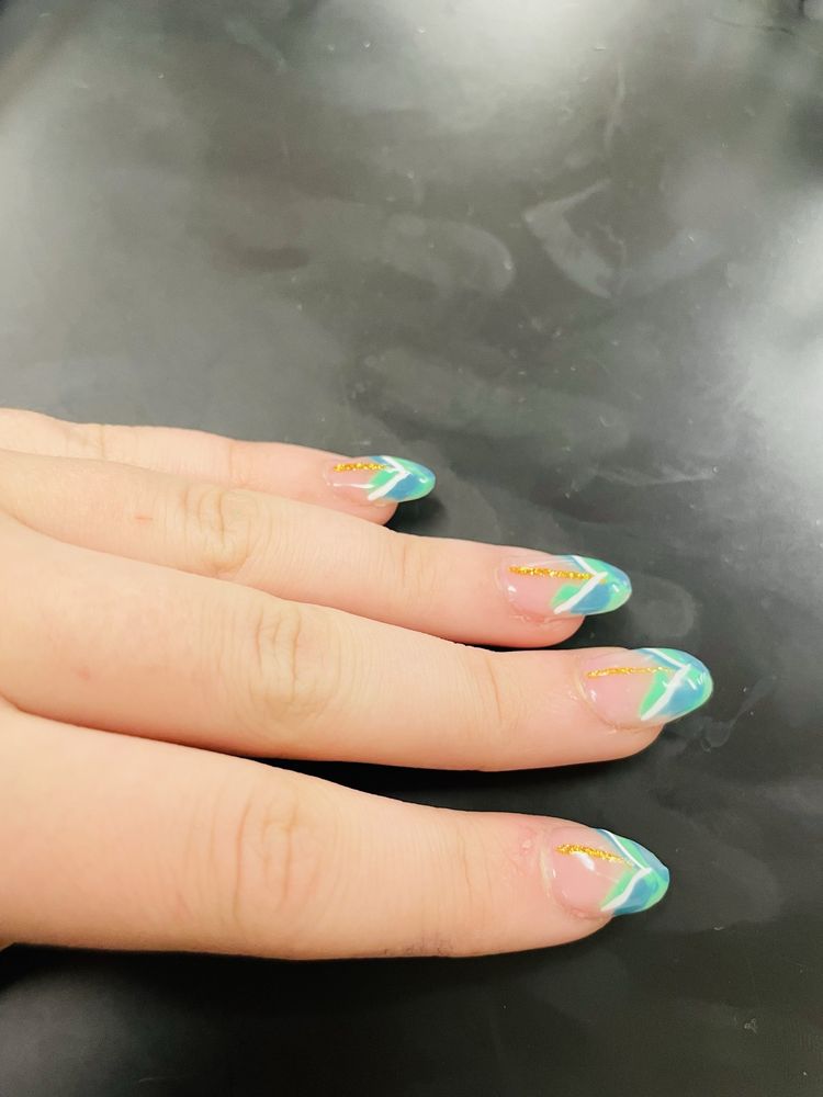 Pretty Nails & Spa Logo