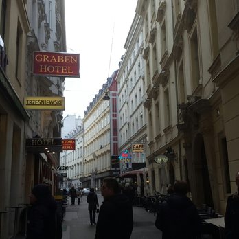 Trzesniewski - It's right by Cafe Hawelka if you wanted sweets and coffee later - Sandwiches Near Me - Vienna, 9