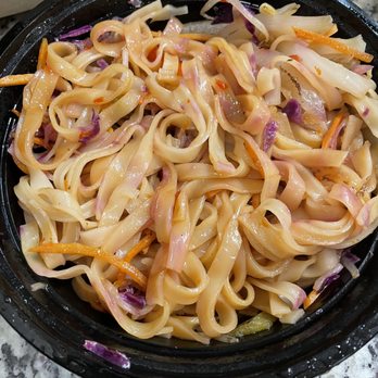 Kung Fu Restaurant - THIS is a bunch of flavorless noodles with couple slices of pepper. THIS is not Vegetable Pad Thai - Cantonese Near Me - Doylestown, Pennsylvania