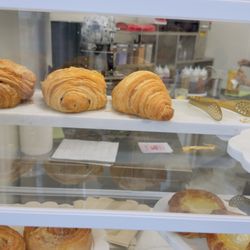 Mocha & Pearl - Croissants