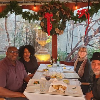 Della Santina's - Dining on the patio. Very warm and toasty wvwm in the winter - Italian Near Me - Sonoma, California