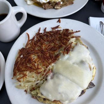 Good Stuff Restaurant - The California Omelette with Hash Browns - New American Near Me - El Segundo, California Good Stuff Restaurant - The California Omelette with Hash Browns - New American Near Me - El Segundo, California