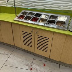 Menchie's Frozen Yogurt - Floor