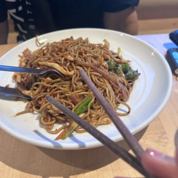 Mama Chang - Hunan chicken chow mein - Chinese Near Me - Fairfax, Virginia