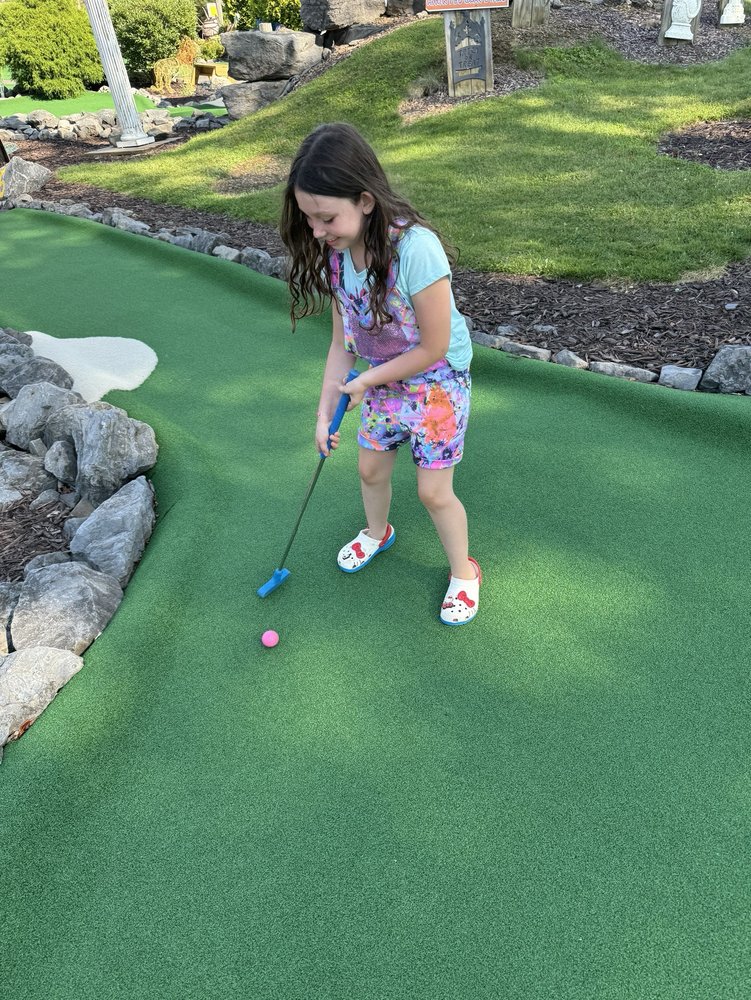Social spots from Gold Rush Adventure Golf