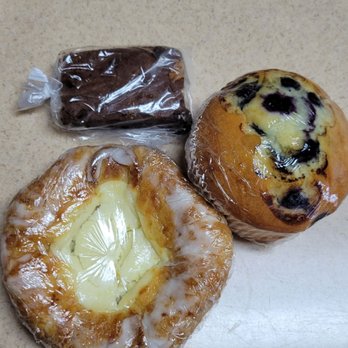 Q’s Deli - Cream cheese croissant, blueberry muffin, brownie - Delis Near Me - Sugar Land, Texas Q’s Deli - Cream cheese croissant, blueberry muffin, brownie - Delis Near Me - Sugar Land, Texas