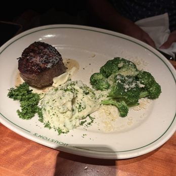 Houston's Restaurant - Steak, mashed potatoes, and broccoli - American Near Me - New Orleans, Louisiana Houston's Restaurant - Steak, mashed potatoes, and broccoli - American Near Me - New Orleans, Louisiana