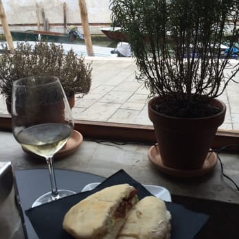 Vino Vero - Toasted sandwich and a glass of organic local wine - Wine Bars Near Me - Venezia, VE Vino Vero - Toasted sandwich and a glass of organic local wine - Wine Bars Near Me - Venezia, VE