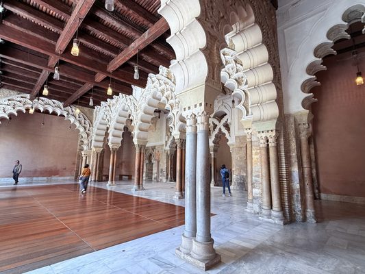 Aljafería Palace by null