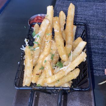 Mankas Grill - Garlic truffle fries - American Near Me - Fairfield, California