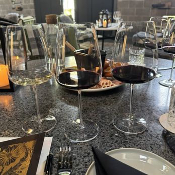 Faust - Wine Tasting Room Near Me - St. Helena, California