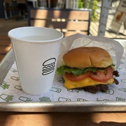 Shake Shack Stanford Shopping Center