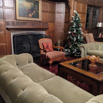 The O'Neil House Bed and Breakfast - Common room with huge fireplace - Hotels Near Me - Akron, Ohio The O'Neil House Bed and Breakfast - Common room with huge fireplace - Hotels Near Me - Akron, Ohio