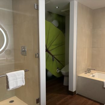 Hyatt Centric Waikiki Beach - Hotels Near Me - Honolulu, Hawaii