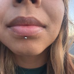 Labret piercing