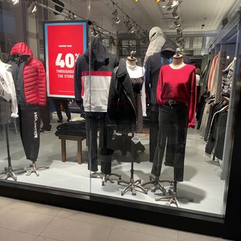 Hollister - Women's Clothing Near Me - Edison, New Jersey