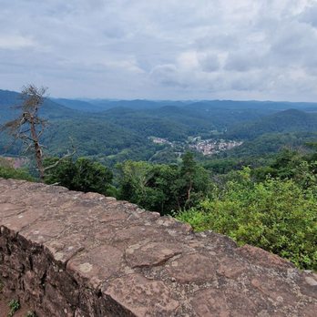 Madenburg - Ausblick - Castles Near Me