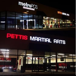 Pettis Martial Arts - Front view - in a strip mall where the old Blockbuster used to be. Metro PCS, Pettis Martial Arts, and then Wing Stop.