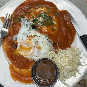 Alma Oaxaqueña Restaurant - Huevos rancheros (got too excited and broke the yolk before the picture!) - Mexican Near Me - Los Angeles, California Alma Oaxaqueña Restaurant - Huevos rancheros (got too excited and broke the yolk before the picture!) - Mexican Near Me - Los Angeles, California