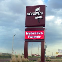 Uptown Scottsbluff - The Sign. It flashed also, "FRIDAY 10:00 AM - 10:00 PM." That is kinda nice. A small little mall but an extra hour than usual.