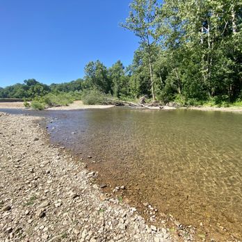 Pinewood Canoe & Camp - Rafting/Kayaking Near Me - Nunnelly, Tennessee