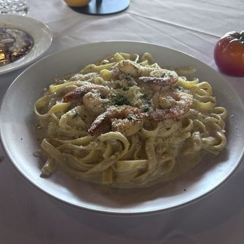 Casa di Salvatore - Creamy white sauce with garlic shrimp Alfredo - Italian Near Me - Patterson, California Casa di Salvatore - Creamy white sauce with garlic shrimp Alfredo - Italian Near Me - Patterson, California