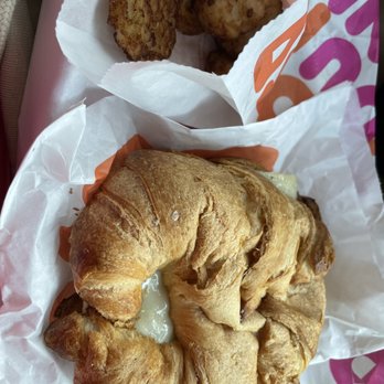 Dunkin' - Sweet Black Pepper Bacon Sandwich Hash Browns - Donuts Near Me - Miami, Florida Dunkin' - Sweet Black Pepper Bacon Sandwich Hash Browns - Donuts Near Me - Miami, Florida
