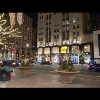 900 North Michigan Shops - Shopping Centers Near Me - Chicago, Illinois