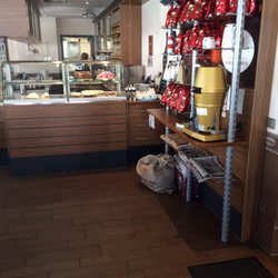 Café am Rathaus - Kuchentheke und Kaffeeverkauf