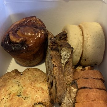 Régine Café - Un peu de tout - cinnamon roll, crumpeta, earl grey honey scone - Breakfast & Brunch Near Me - Montreal, Quebec Régine Café - Un peu de tout - cinnamon roll, crumpeta, earl grey honey scone - Breakfast & Brunch Near Me - Montreal, Quebec