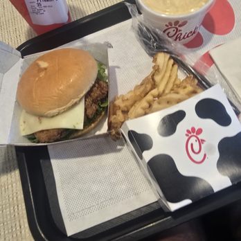 Chick-fil-A - Spicy chicken sandwich fries and Mac n cheese - Fast Food Near Me - South Gate, California Chick-fil-A - Spicy chicken sandwich fries and Mac n cheese - Fast Food Near Me - South Gate, California