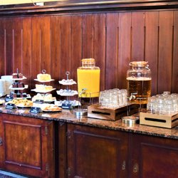 Zamek Kliczków - Pastries and Juices