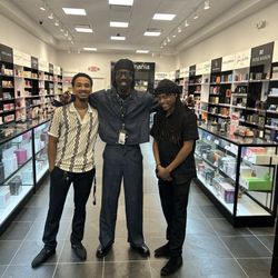 The owner Juice & his faithful employees. 06.21.2026.