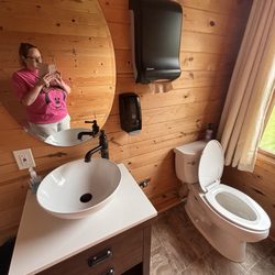 Lazy J Ranch - Bathroom in bridal suite