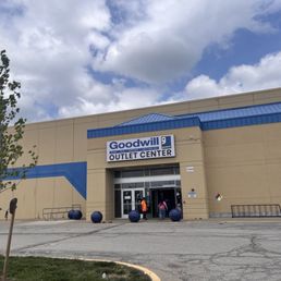Exterior outside entrance of Goodwill Outlet Store - Storefront - Kansas City, Missouri Exterior outside entrance of Goodwill Outlet Store - Storefront - Kansas City, Missouri