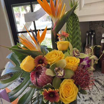 Le Bouquet Florist - Stunning tropical design with high-quality floral selection. - Florists Near Me - Scottsdale, Arizona Le Bouquet Florist - Stunning tropical design with high-quality floral selection. - Florists Near Me - Scottsdale, Arizona