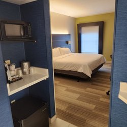 Holiday Inn Express & Suites Conover - Cozy