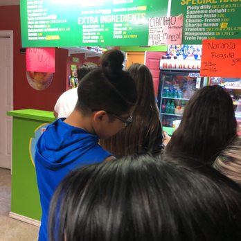 Mr. Freeze - a line of people waiting in line - Juice Bars & Smoothies Near Me - Hidalgo, Texas