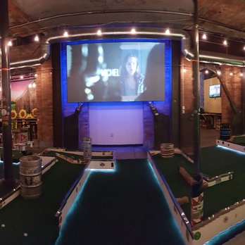 Flatstick Pub - Pioneer Square - Nice set up - Mini Golf Near Me - Seattle, Washington