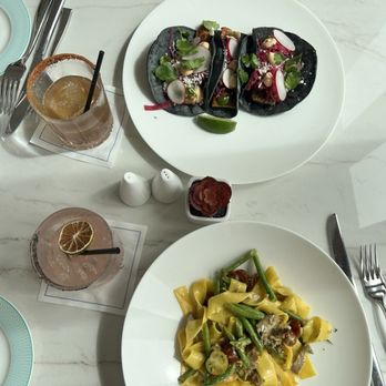 Splashes Restaurant - Mahi Mahi Tacos and Meyer Lemon Fettuccini - New American Near Me - Laguna Beach, California