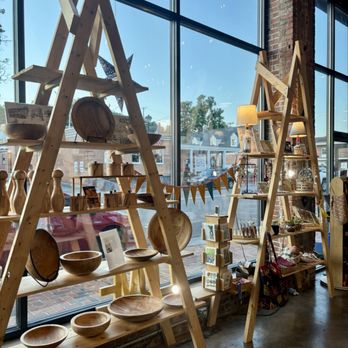 Abingdon Commons - Wooden bowl, etc - Shopping Centers Near Me - Abingdon, Virginia