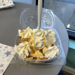 Peach Cobbler a La Mode