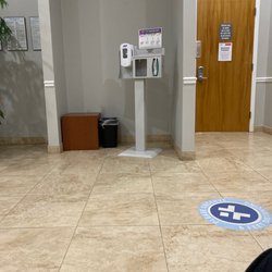 CareNow - Lobby